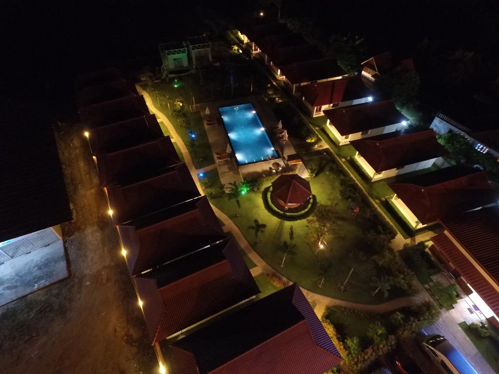 Phuket Airport Villa Ban Bo Han Exterior foto